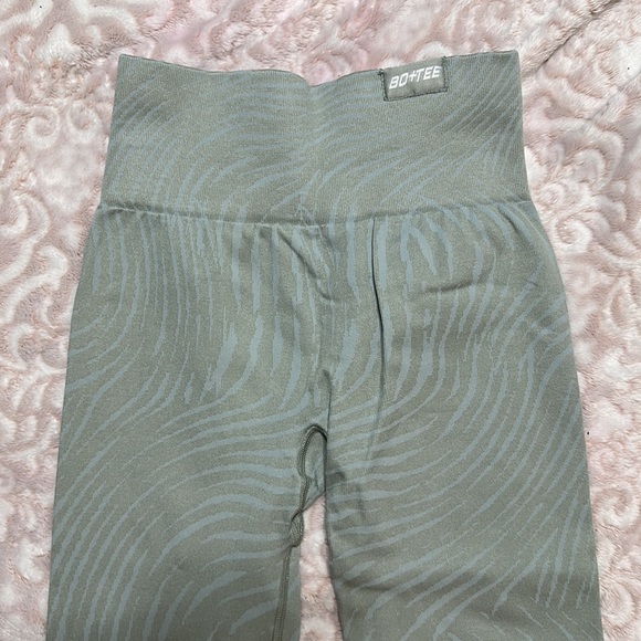 Bo and Tee leggings. Sage green. - Picture 2 of 4